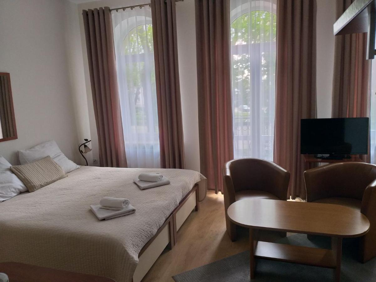 Pensjonat Zamek Derslawa Busko-Zdrój Exterior foto